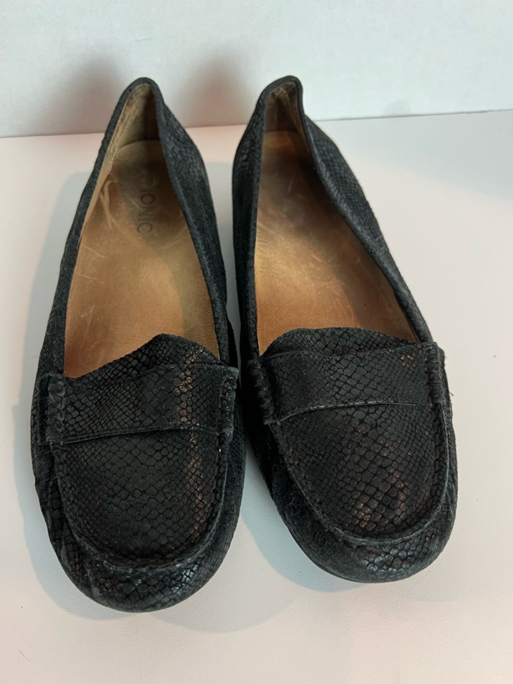 Vionic Aarun Black Snake Embossed Leather Loafers size 9
